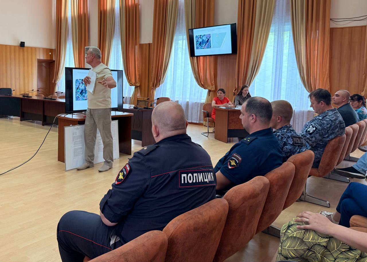 В Белогорске отложили завершение публичных слушаний из-за одного из участников