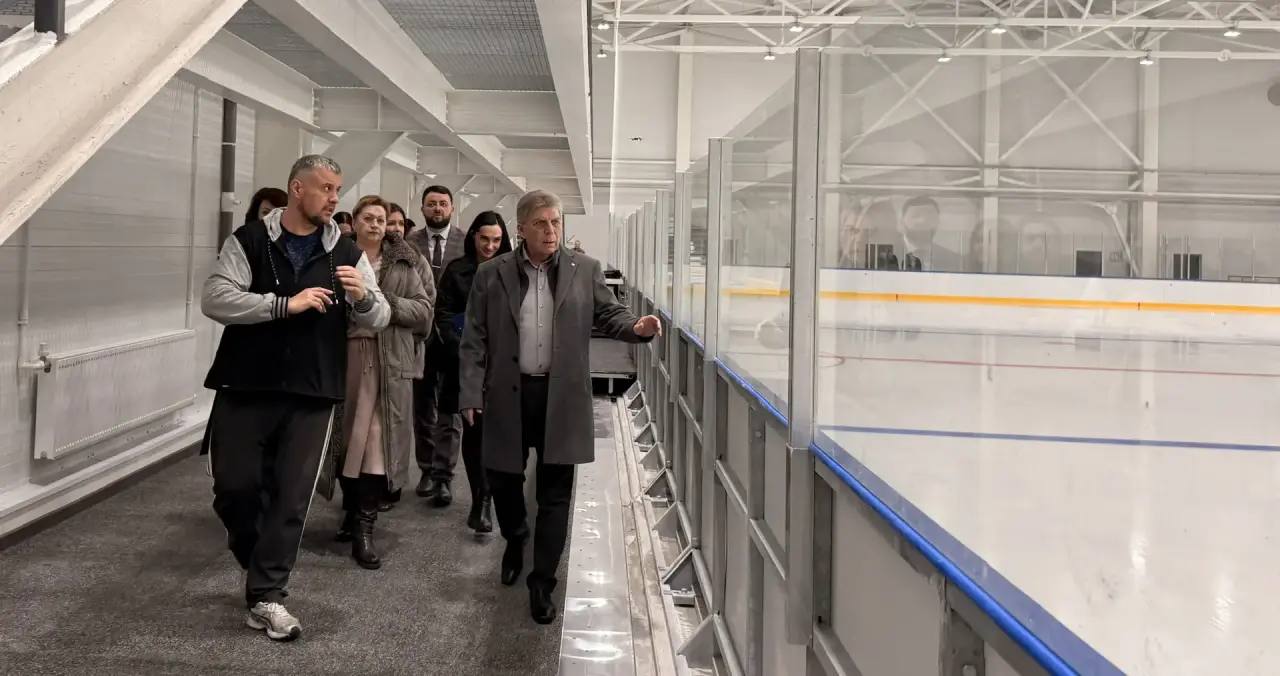 Глава Белогорска Станислав Мелюков рассказал о принятых решениях по итогам посещения ледовой «Белогорск. Арены»